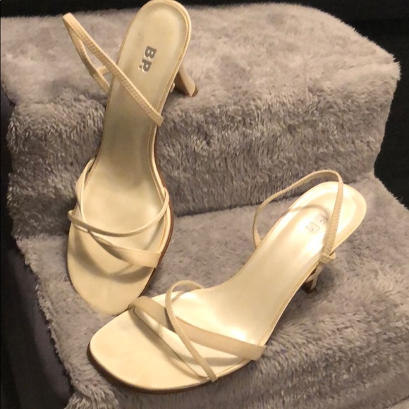 Vero Cuoio Shoes - Nude/Cream Vero Cuoio Heels Size 8 Vero Cuoio Shoes - Nude/Cream Vero Cuoio Heels Size 8